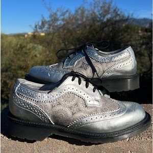 🏴󠁧󠁢󠁥󠁮󠁧󠁿 Dr. Martens Silver MIE Medallion Brogue Wingtip Oxfords UK 5